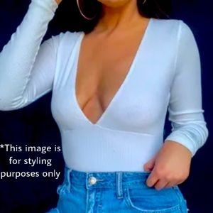 *NEW WITH TAGS- Forever 21 Off White/ Cream Deep V Long Sleeve Bodysuit